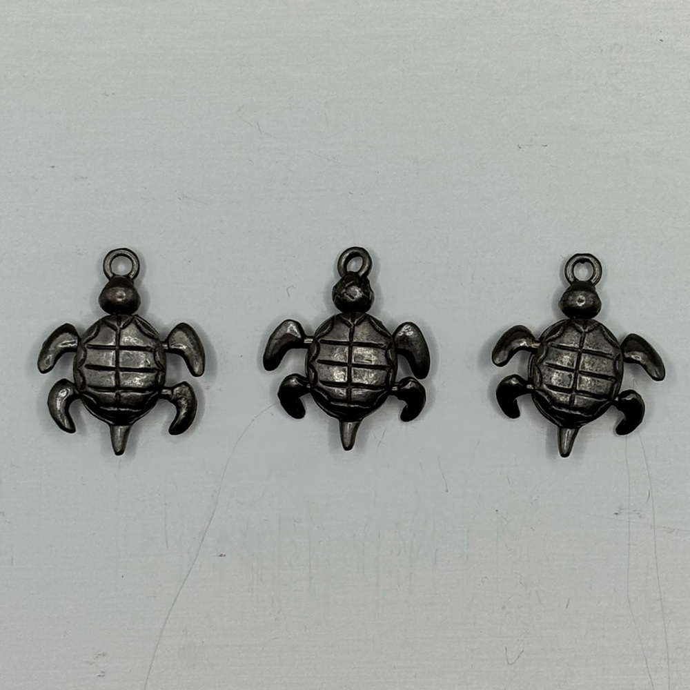 Set of sterling Silver Turtle Charms movable fins - Picture 2 of 3